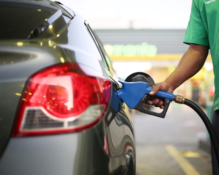 Petrobras reduzirá seus preços de venda de gasolina A para as distribuidoras em 4,9%