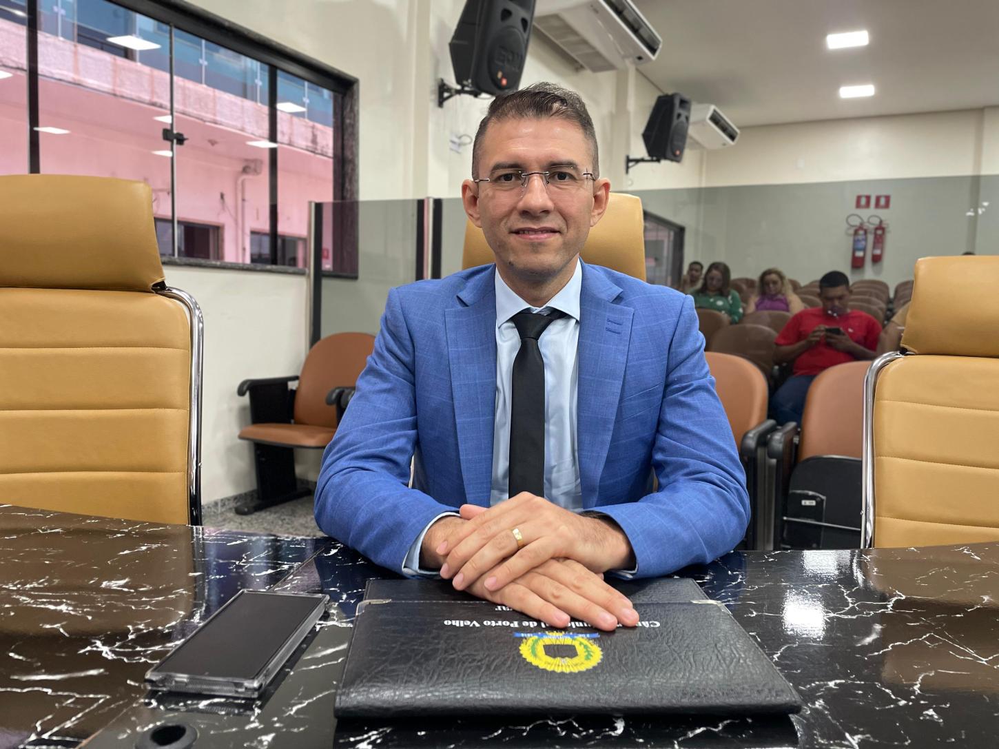 Prefeito Léo Moraes atende pedido do vereador Pedro Geovar e anuncia estudo para criação de estacionamento ao lado do CPA
