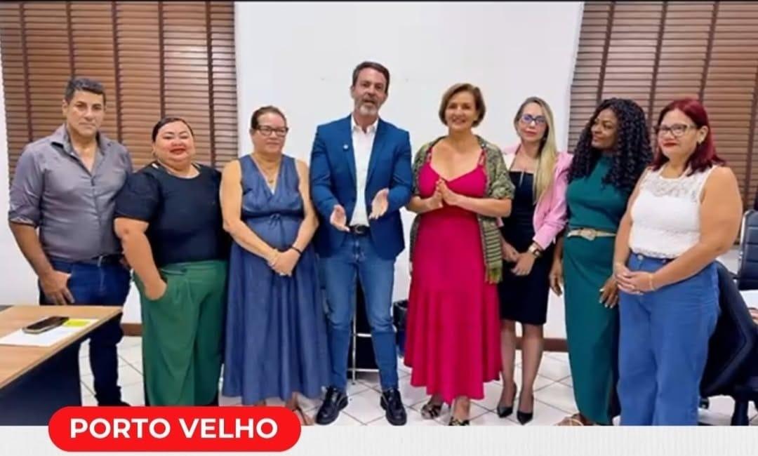 SINTERO SE CALA E PROFESSORES FICAM A VER NAVIOS: PREFEITO LÉO MORAES OFERECE ABONO DE R$ 500 APENAS A TÉCNICOS EDUCACIONAIS