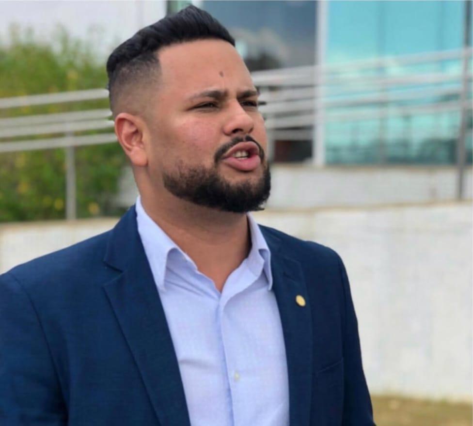 “O que diz de manhã não serve à tarde”, critica Samuel Costa sobre postura política de Léo Moraes