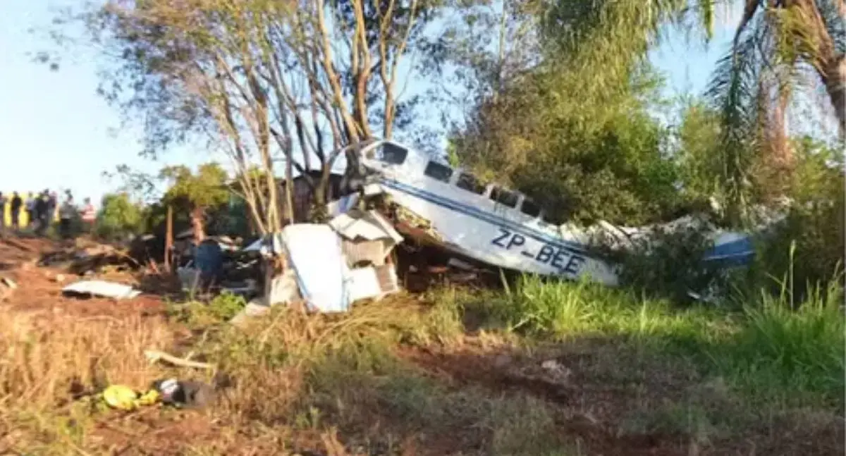 Avião carregando R$ 15 milhões cai e moradores roubam dinheiro