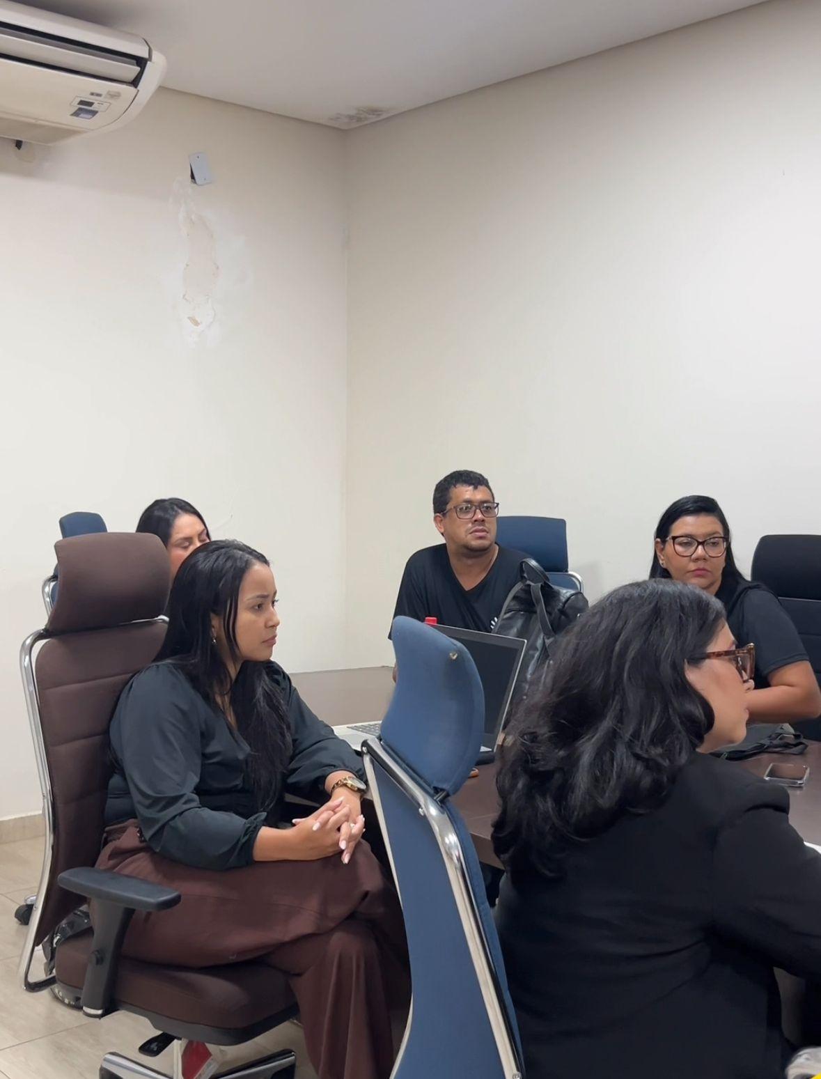 Gabinete do Vereador Thiago Tezzari Avança em Pautas Históricas para a Comunidade Surda. 