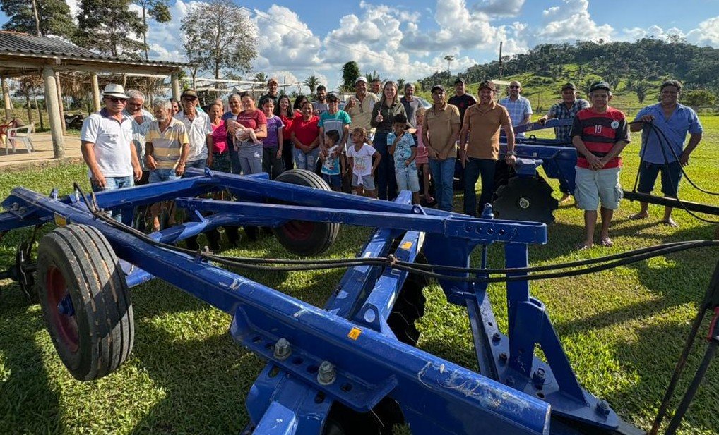 Cláudia de Jesus participa da entrega de equipamentos para ASPRUCA em Campo Novo com emenda de R$ 100 mil