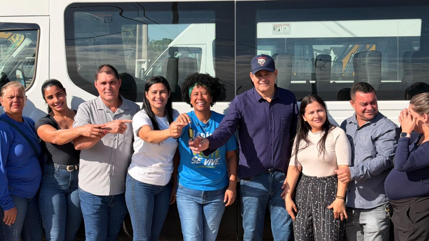 Deputada Sílvia Cristina participa de entrega de van e de recursos para a Apae em Seringueiras 