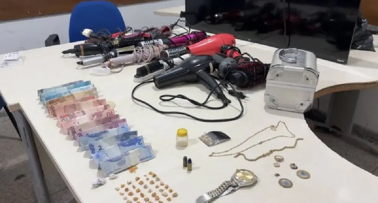 Dupla é detida por tráfico de drogas em RO