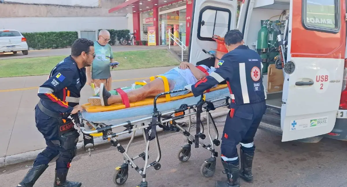 Motociclista sofre ferimentos graves em acidente na zona Leste