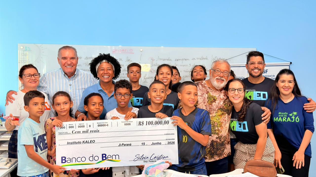 Sílvia Cristina participa da entrega de van para a Apae e recursos para entidades em Ji-Paraná