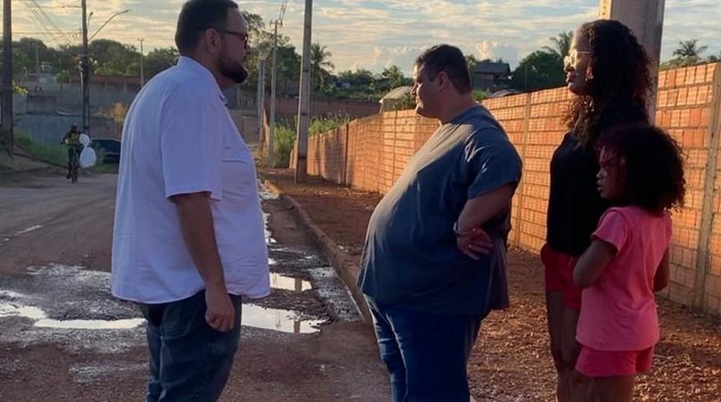 Thiago Tezzari acompanha melhorias no bairro nova esperança a pedido de moradores.