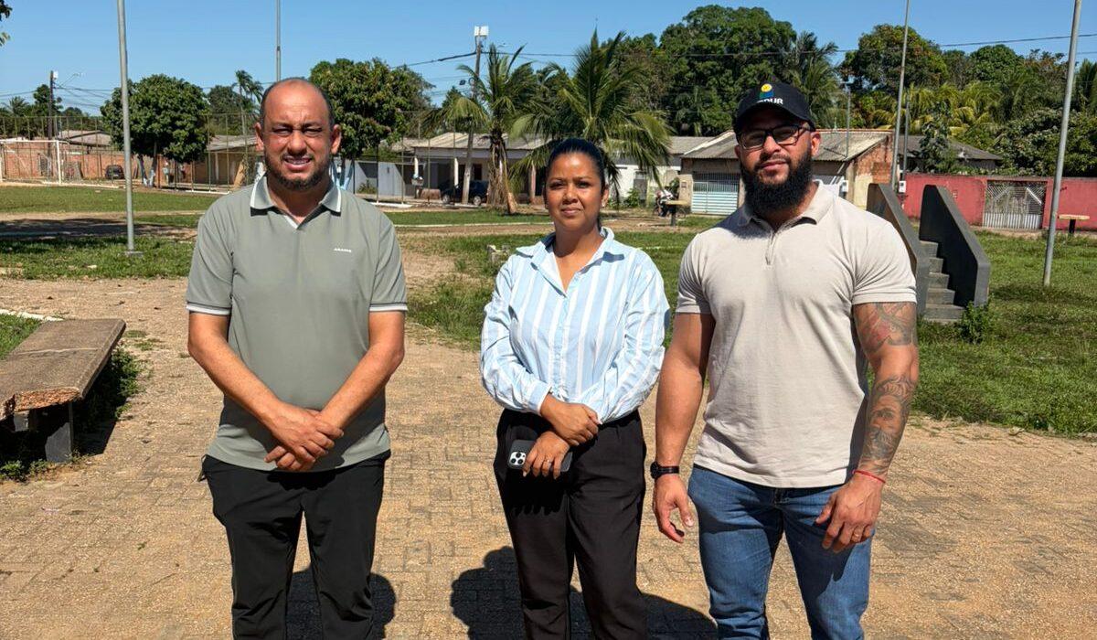 Vereador Wanoel Martins vistoria praça do bairro Ronaldo Aragão para planejar melhorias