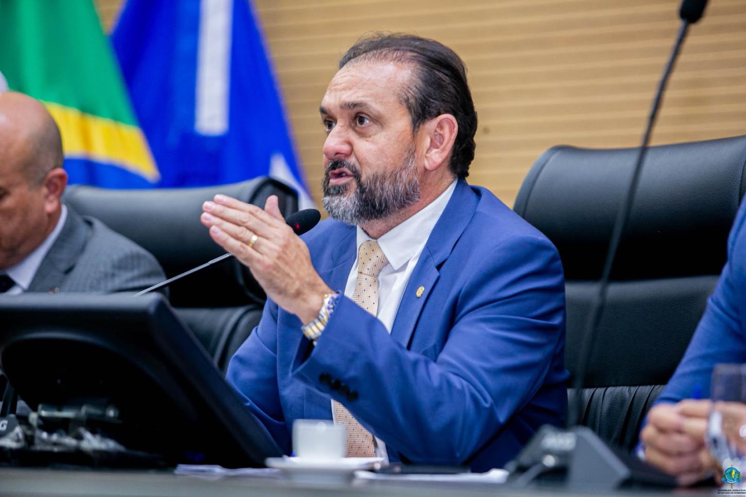 Deputado Laerte Gomes registra quase R$ 100 mil em despesas com consultorias em apenas um mês, e valores divulgados no Portal da Transparência ampliam debate sobre gastos públicos