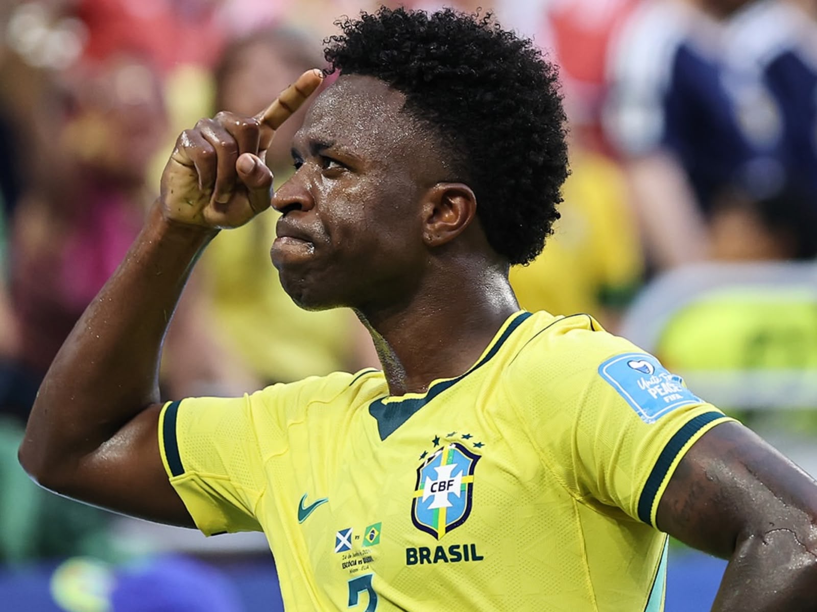 Novos ares para Vini Jr? Clube inglês prepara oferta milionária para tirar craque do Real