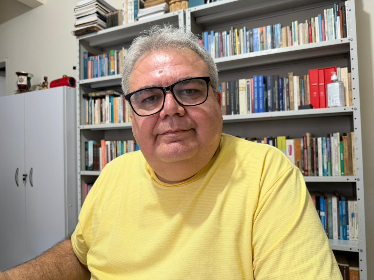 Samuel Costa conversa com o professor e jornalista Herbert Lins em mais um episódio do 10 Minutos de Prosa