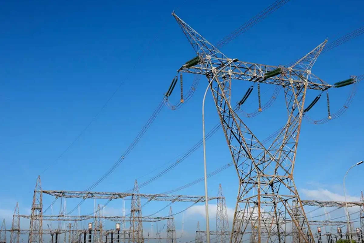 Consumidores poderão escolher fornecedor de energia elétrica a partir de 2027