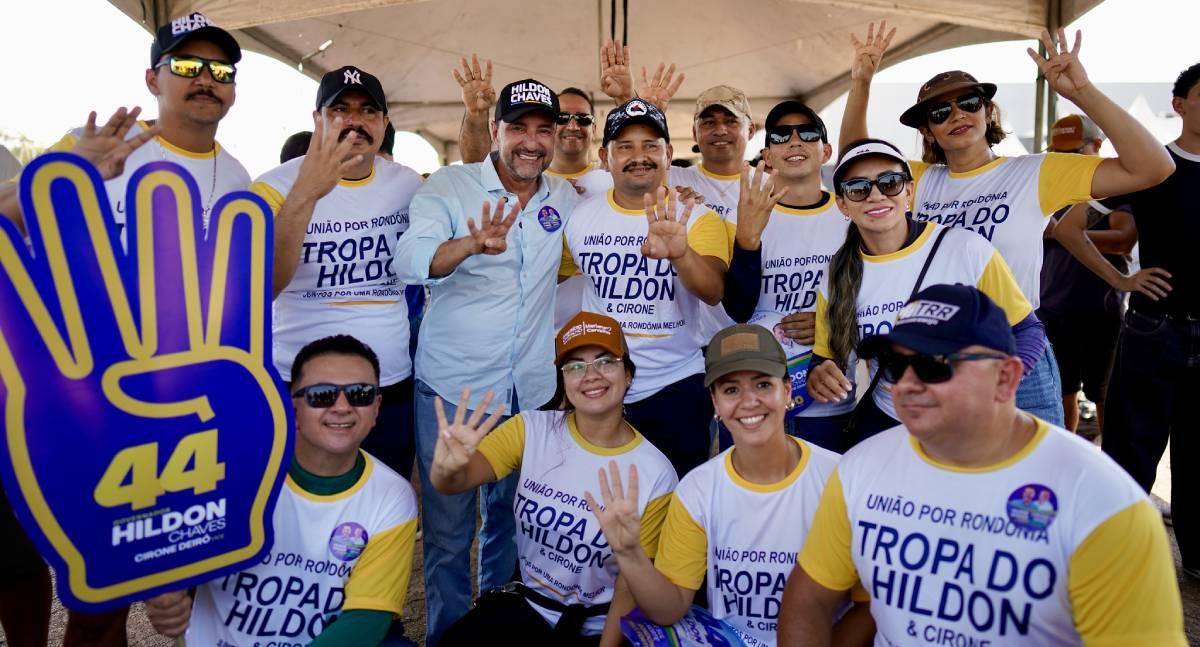 Hildon Chaves reúne apoiadores e lança campanha em adesivaço histórico