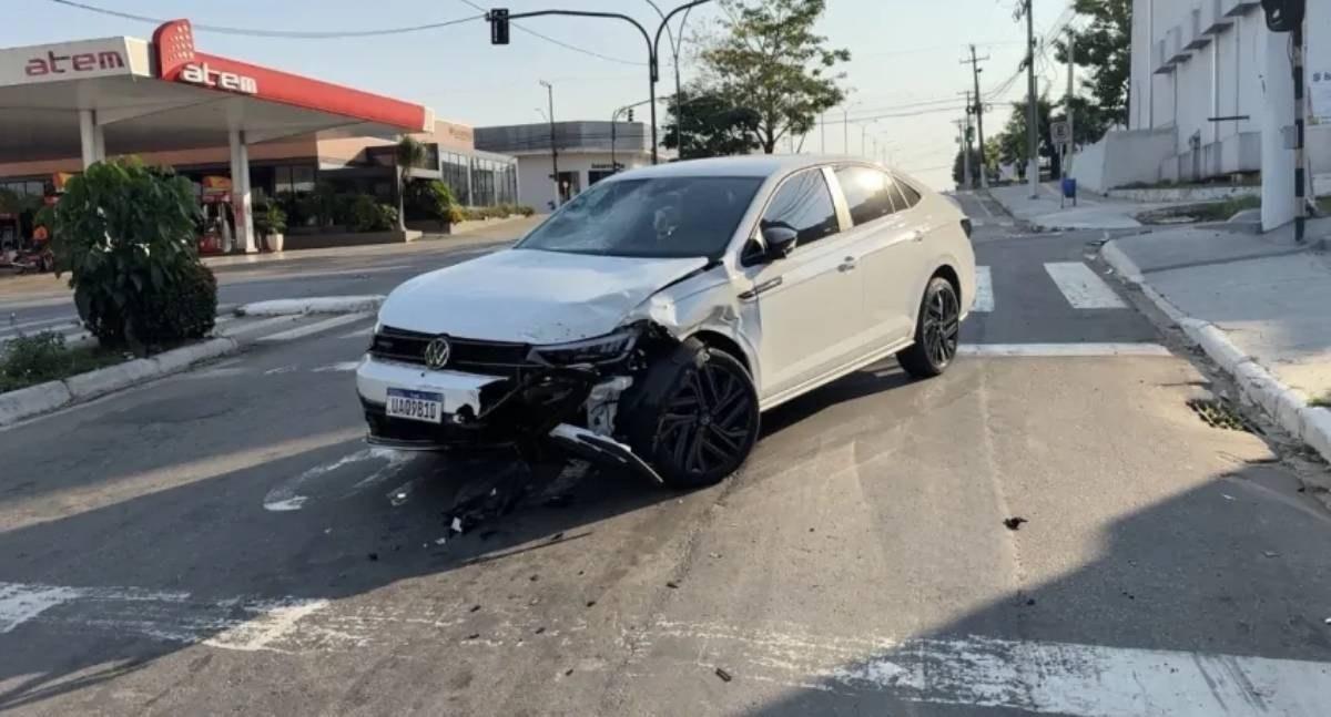 Motociclista fica ferido depois de colisão em cruzamento em RO