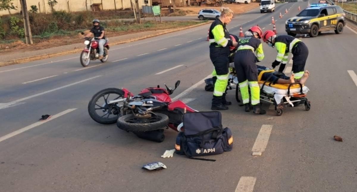 Motociclista fica ferido depois de colisão na BR-364