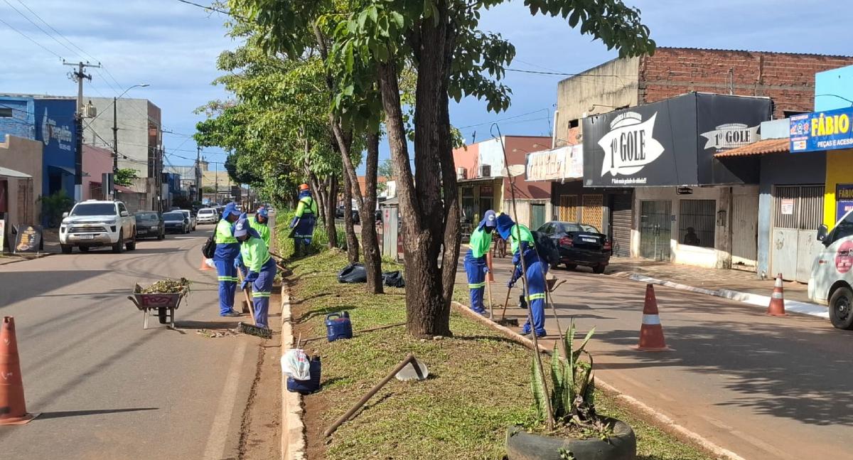 Roçagem melhora espaços públicos de Porto Velho