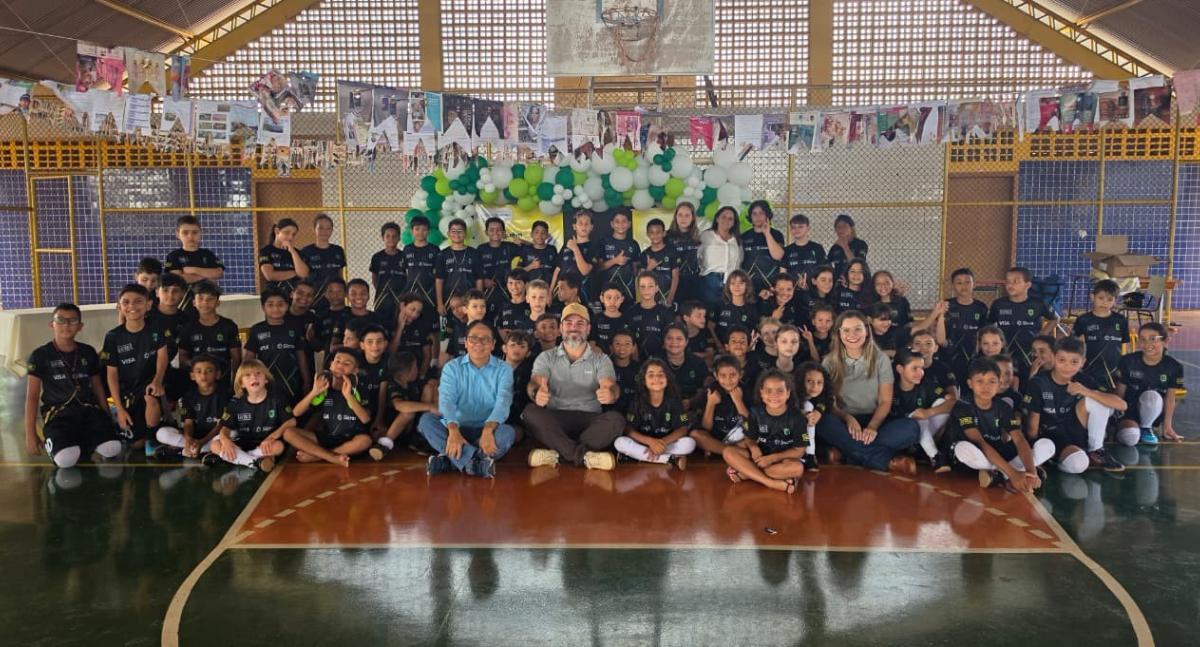 Rolim de Moura recebe kits esportivos para crianças