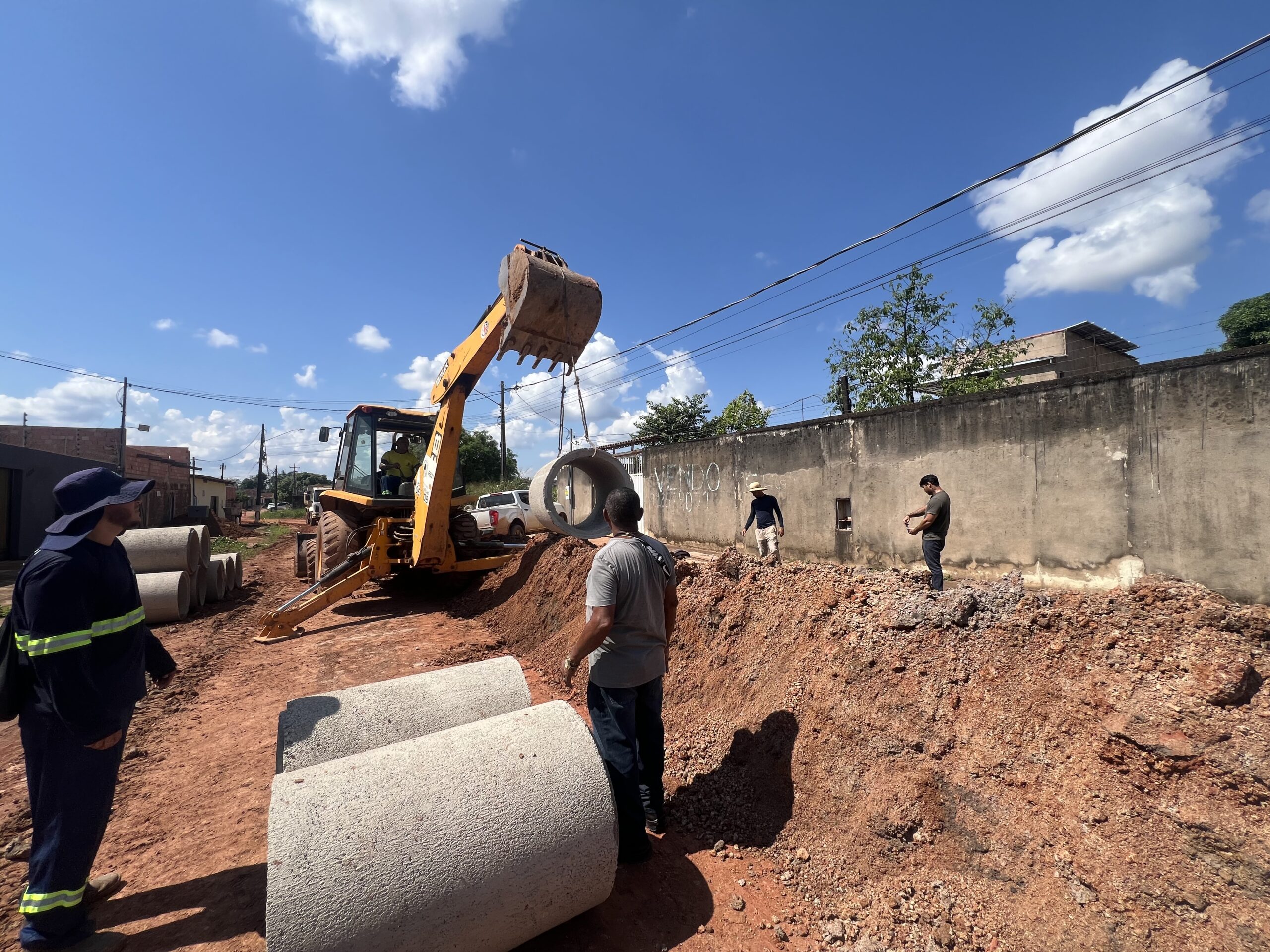 Serviços de infraestrutura avançam no bairro Três Marias