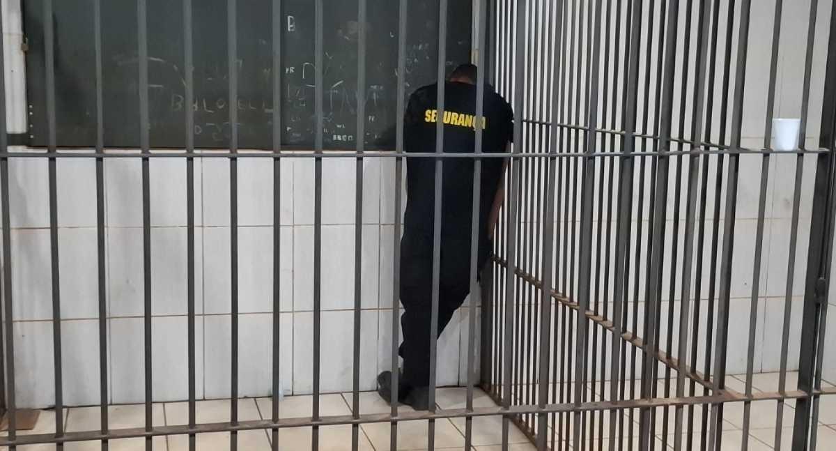 Suspeito é preso com celular roubado e simulacro de arma em Porto Velho