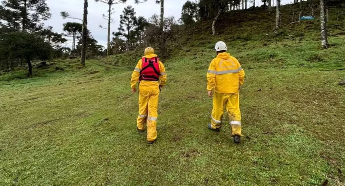 Buscas por helicóptero com cantor Rick e mais três pessoas continuam em Santa Catarina