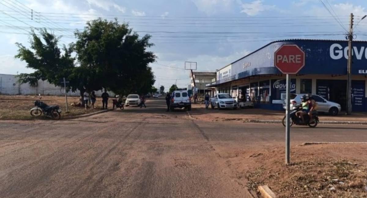 Colisão entre duas motocicletas deixa pai e filho feridos em cruzamento de São Francisco do Guaporé
