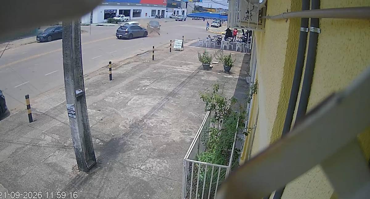 Colisão entre três veículos complica trânsito na região Central de Porto Velho