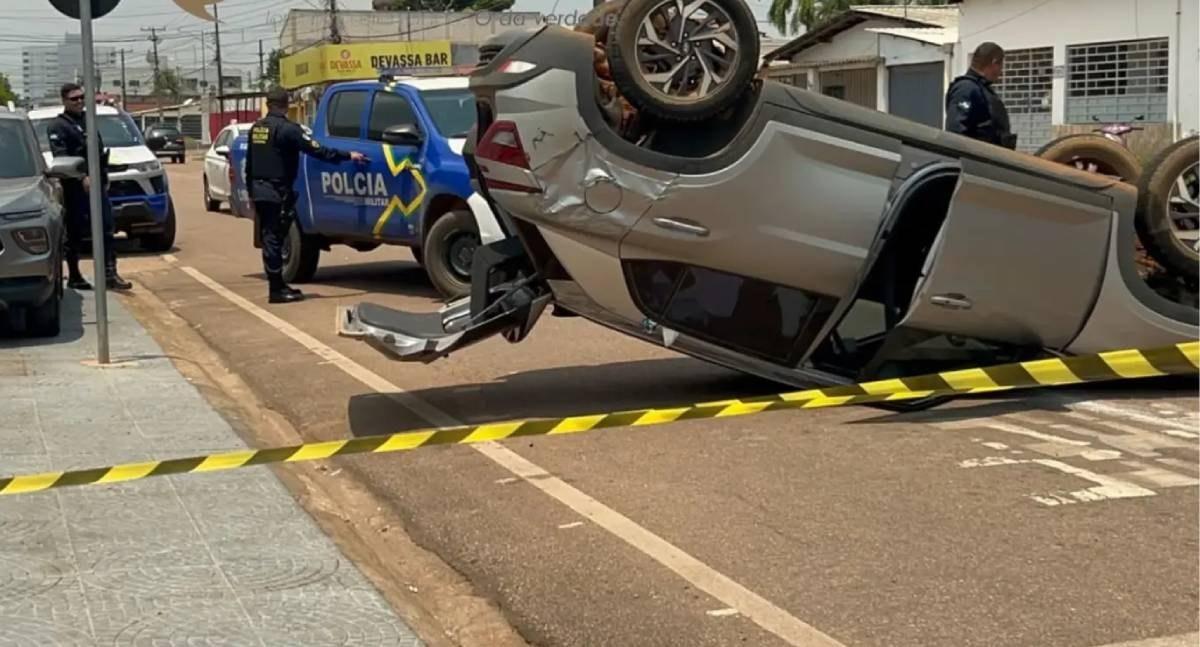 Colisão entre utilitários resulta em capotamento e danos materiais na região central de Porto Velho