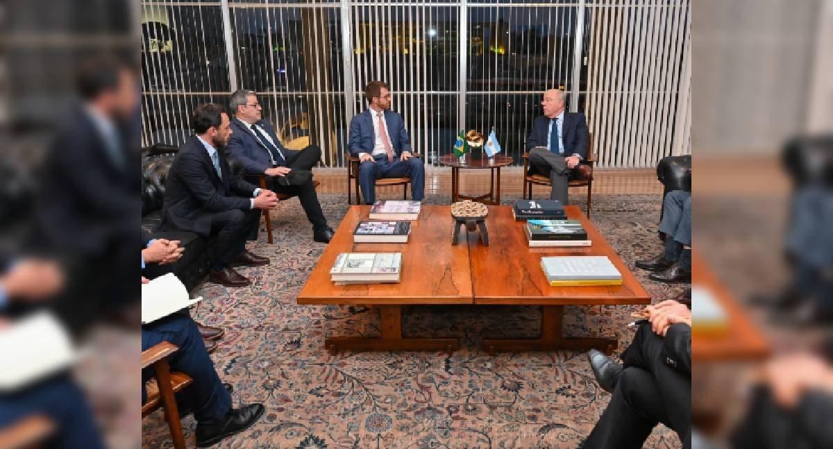 Deputados argentinos se reúnem no Itamaraty e defendem retomada de relações amistosas com o Brasil