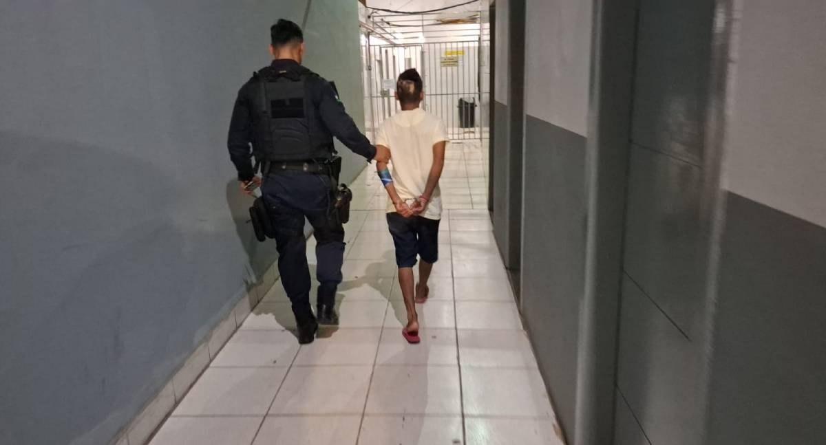 Homem é preso pela PM depois de descumprir medida protetiva e tentar invadir casa da mãe em RO