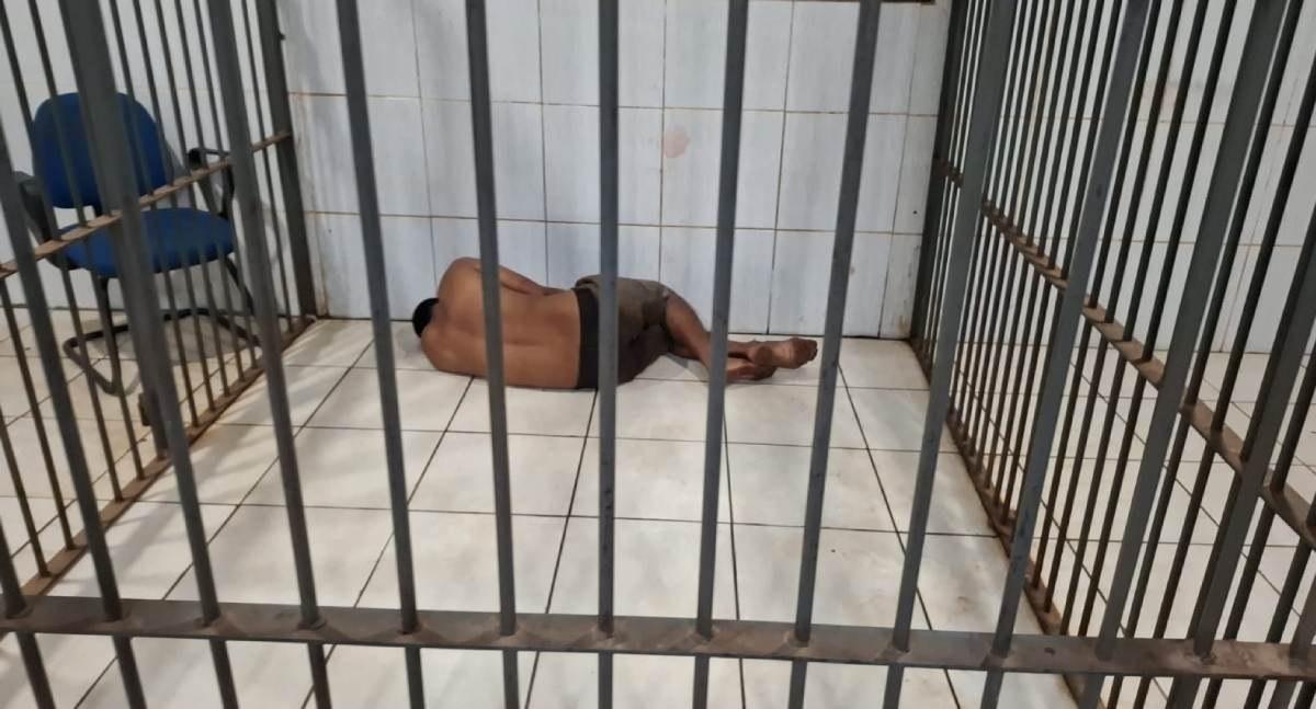 Homem é preso pela Polícia Militar depois de agredir esposa e invadir residência em RO