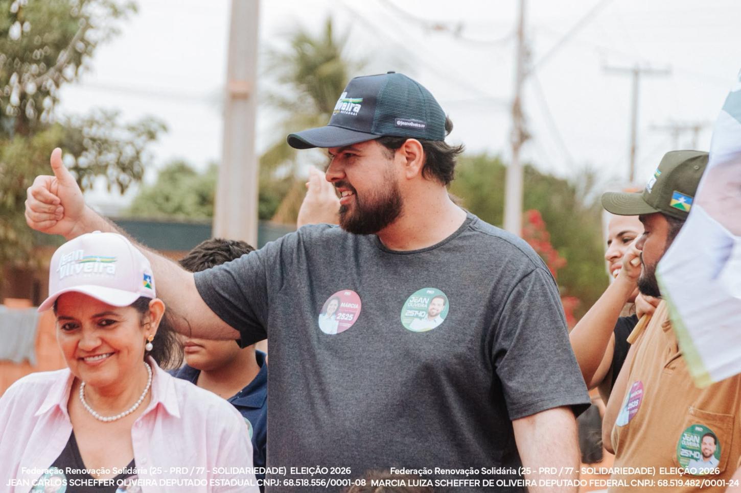 Jean de Oliveira e Márcia Oliveira percorrem Rolim de Moura em carreata que destaca obras e investimentos