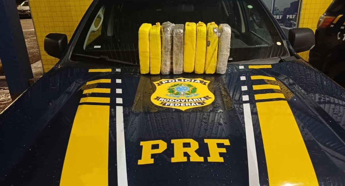PRF apreende 8 kg de “supermaconha” em ônibus no município de Vilhena