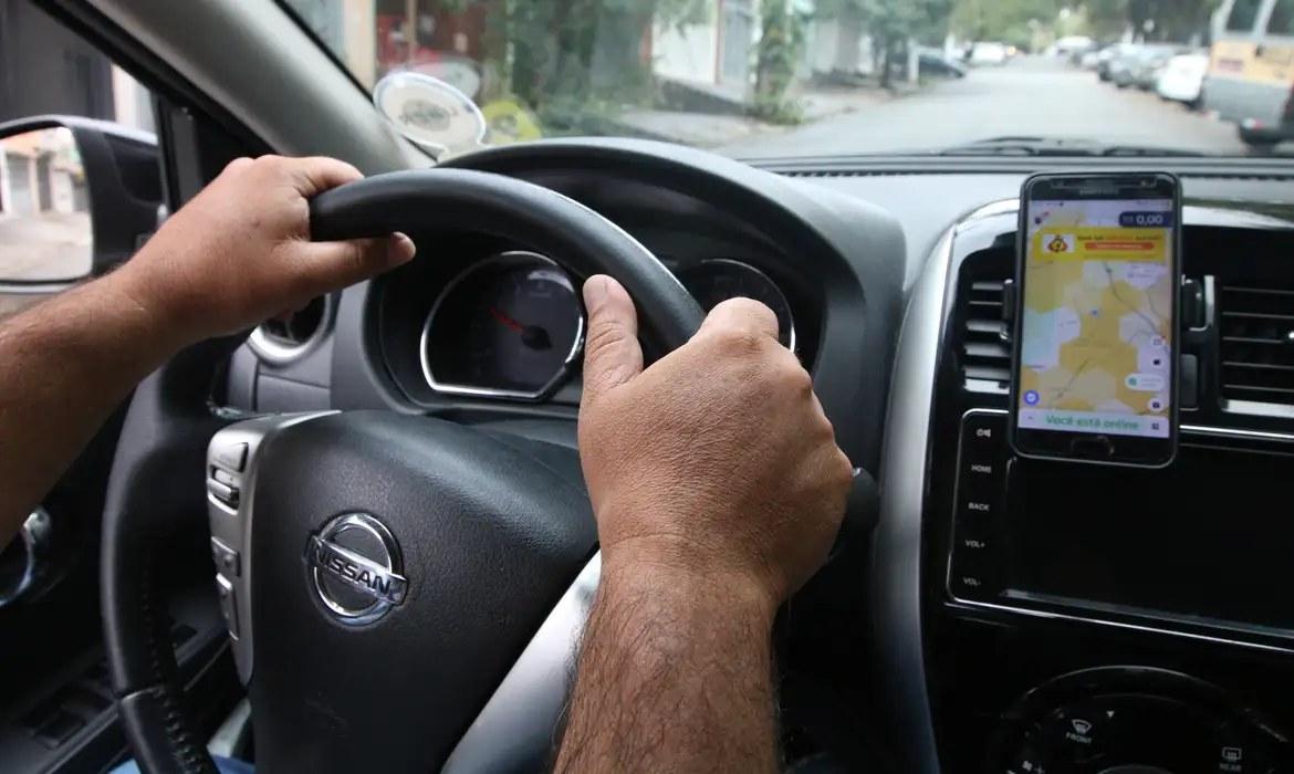 Tribunal Superior Eleitoral proíbe propaganda eleitoral em veículos de transporte por aplicativo e táxis