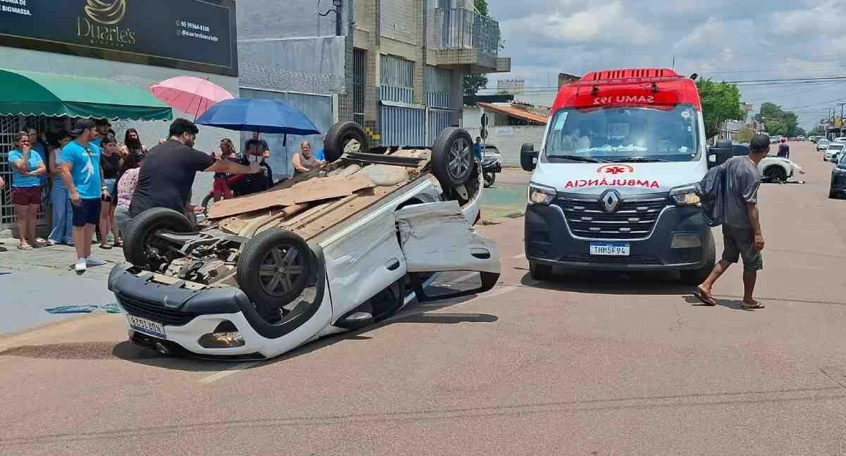 Casal fica ferido depois de Kwid capotar várias vezes em colisão com BYD