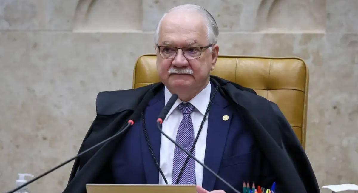 Edson Fachin rejeita pedido para afastar Flávio Dino de processos contra Flávio Bolsonaro