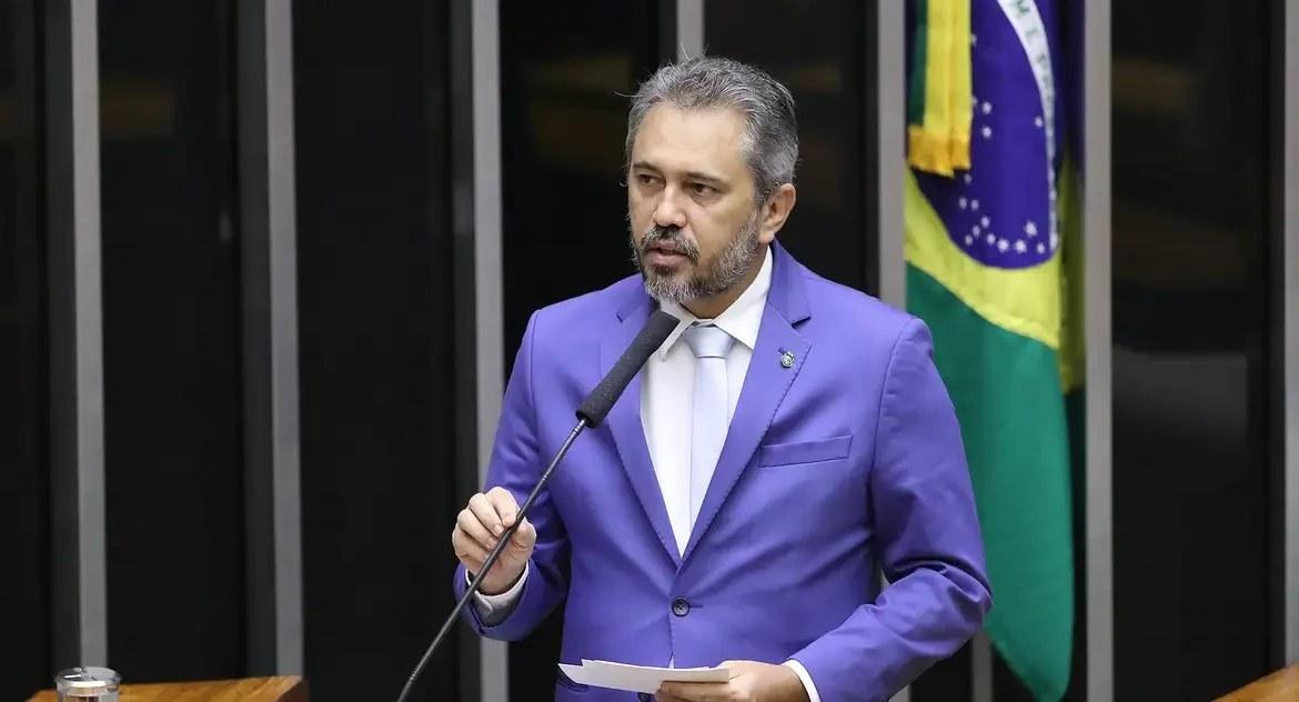 Elmano é reeleito governador do Ceará no 1º turno