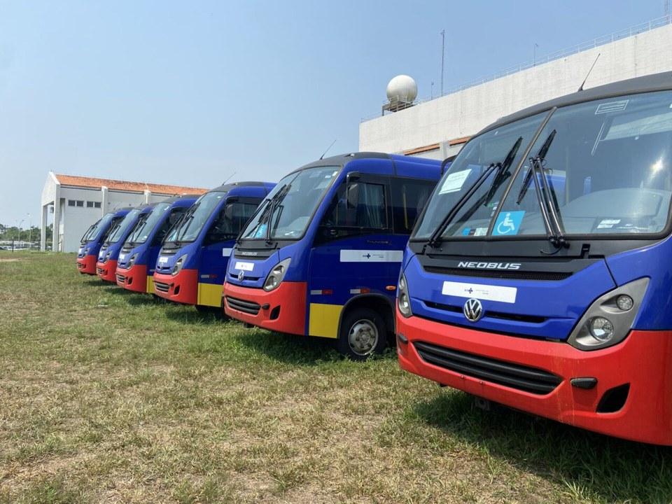Entrega de ambulâncias e micro-ônibus amplia suporte aos pacientes da rede pública de saúde em Rondônia