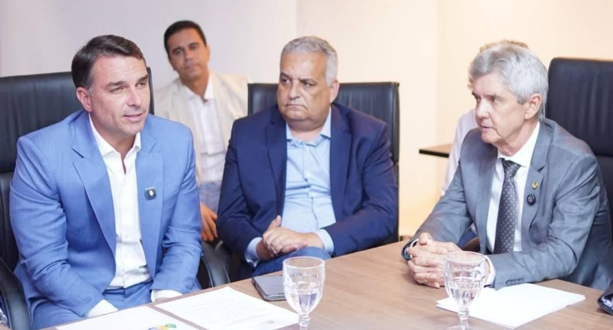 Flávio Bolsonaro se reúne com senador Bagattoli e FPA para discutir os rumos do setor produtivo
