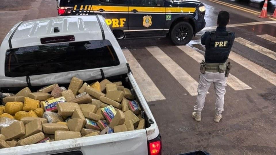 PRF apreende quase meia tonelada de drogas em caminhão na BR-364