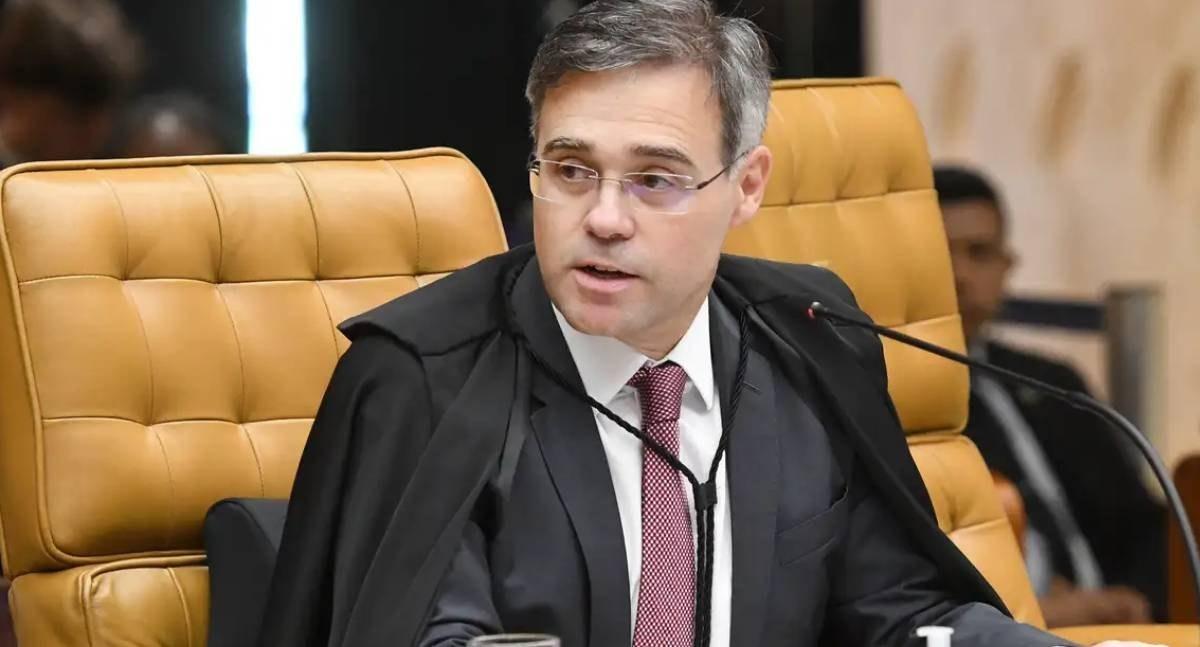 TSE determina remoção de vídeo de André Janones e Lindbergh Farias com supostas propostas de Flávio Bolsonaro