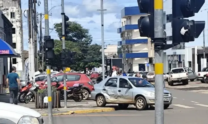 Acidente em Vilhena envolve idoso sem CNH - VEJA O VÍDEO