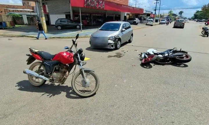 Acidente grave entre carro e moto deixa motociclista ferido em avenida de Vilhena