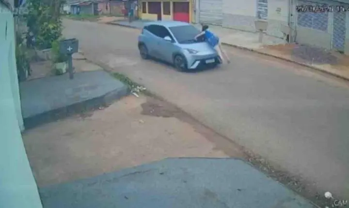 Adolescente de 13 anos fica ferida depois de atropelamento na zona Leste