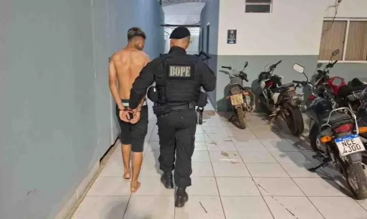 Adolescente de 15 anos é preso armado depois de atirar nas mãos de mulher no Orgulho do Madeira