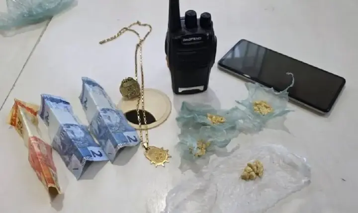 Adolescente ligado a facção é apreendido com drogas e rádio comunicador em RO