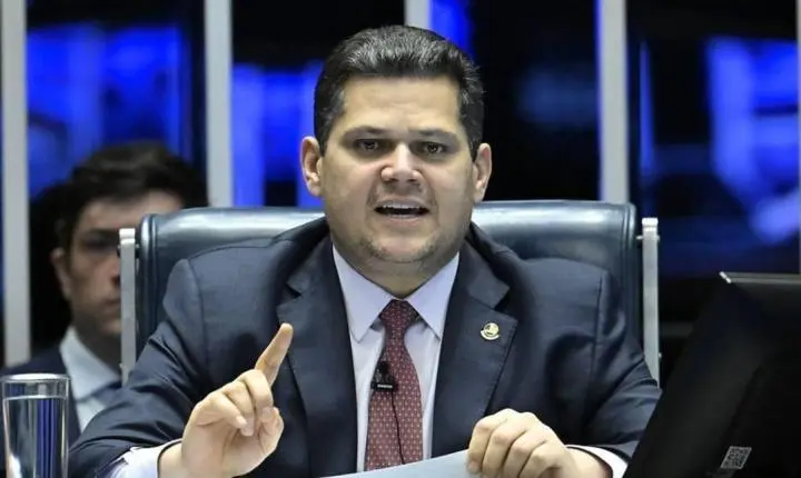 Alcolumbre divulga calendário no Senado para votação da PEC que encerra escala 6x1