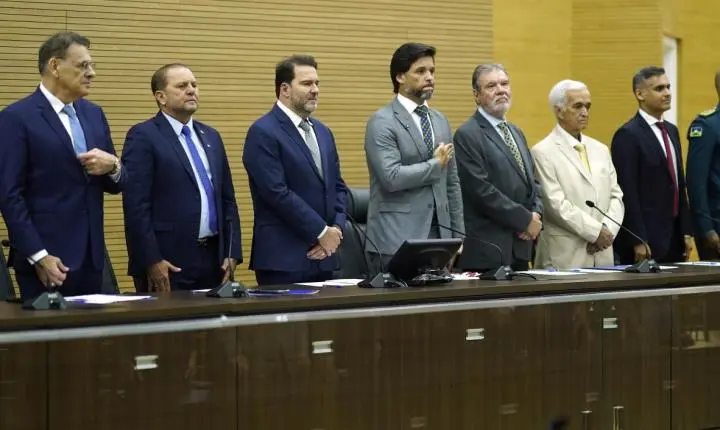 Alex Redano e Cirone Deiró homenageiam personalidades na Alero