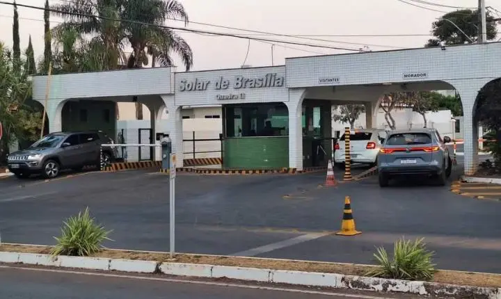 Alexandre de Moraes autoriza Jair Bolsonaro a sair de prisão domiciliar para ir ao dentista