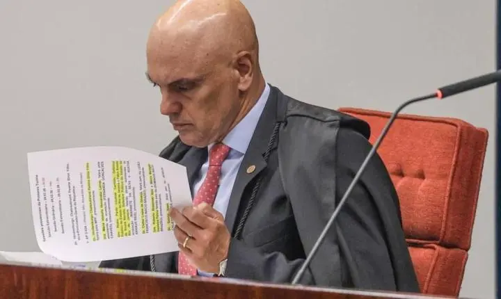 Alexandre de Moraes multa advogado por uso de comandos ocultos em petição no STF